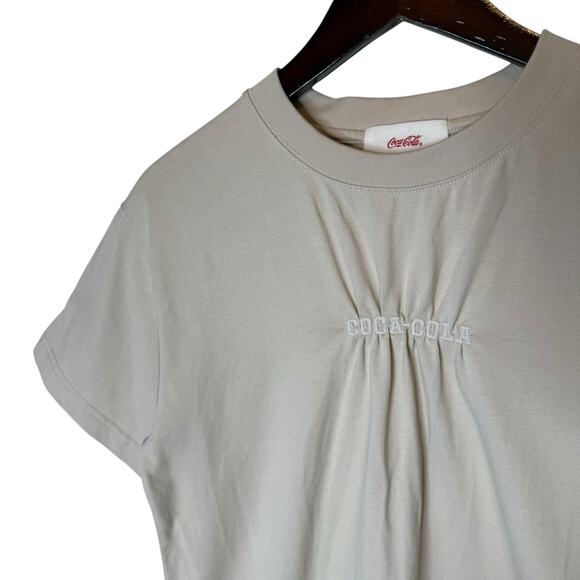 Coca-Cola Embroidered Beige T Shirt Crew Pursed Logo, size Small - Picture 2 of 4
